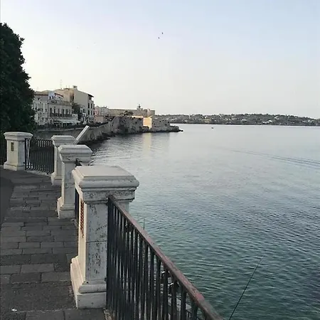 Al Teatro Nocleg ze śniadaniem 2*